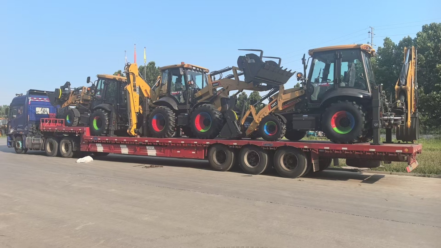 發貨日常:客戶定制款挖掘裝載機